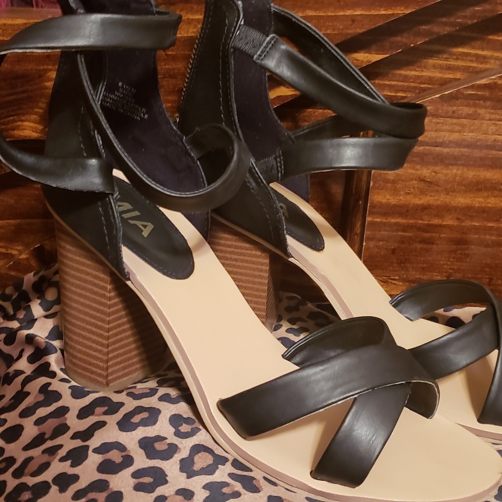 Women shoes/brand new/never worn